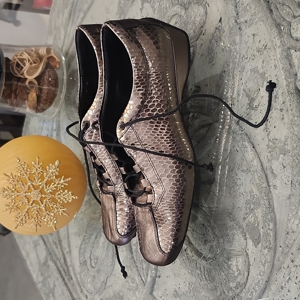 Roberto CAPUCCI women's Metallic Snakeskin Lace-Up Shoes 7 b